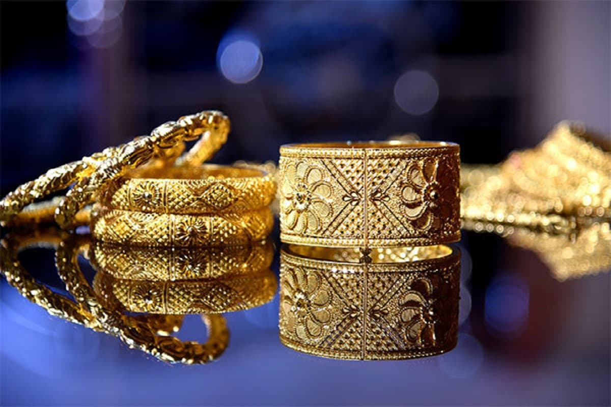 Gold-Silver Price Today: लगातार चढ़ता सोना, चांदी भी भागी, क्या अब खरीदारी का मौका छूट गया?