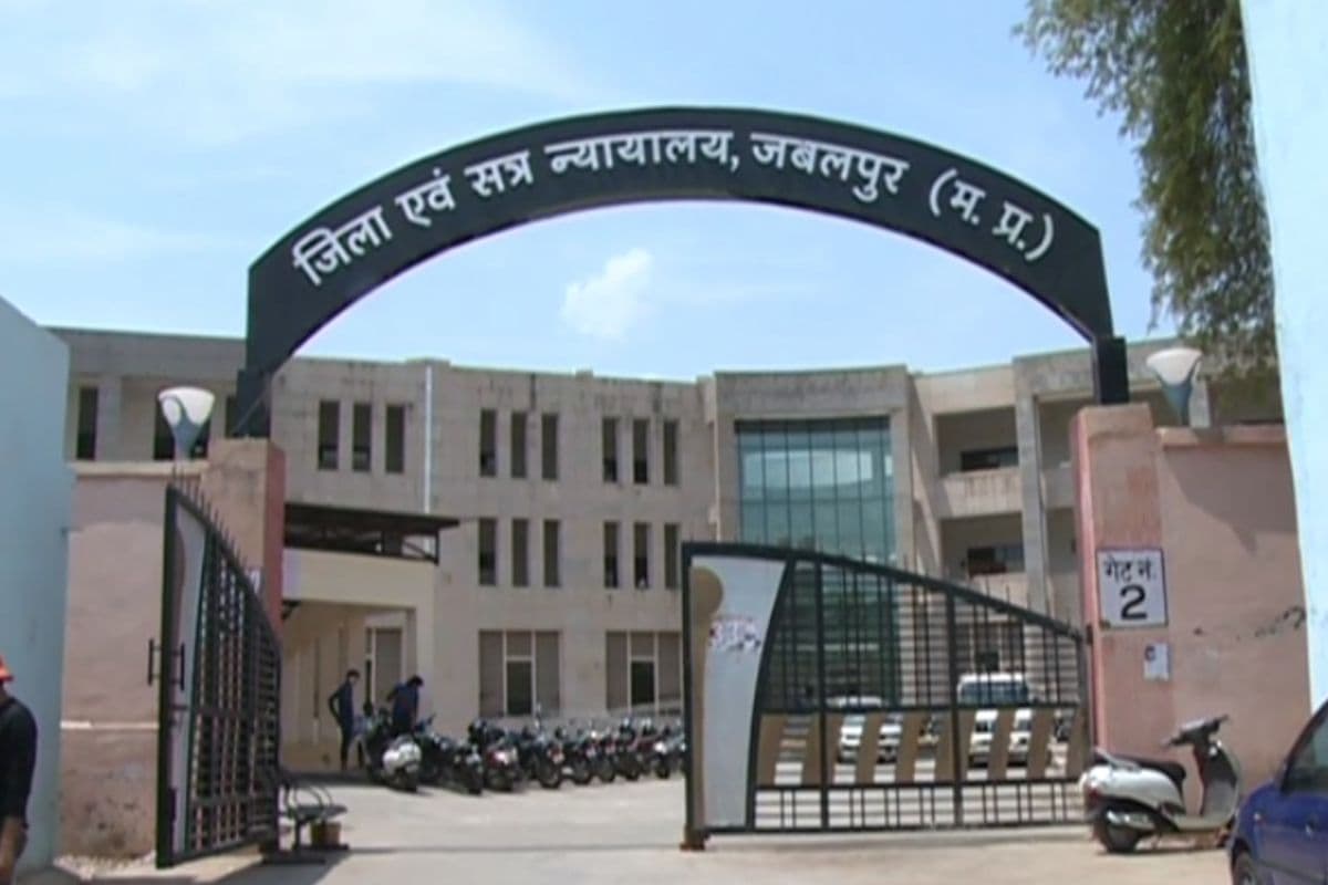 Jabalpur News: ईडी कोर्ट का बड़ा फैसला, आय से अधिक संपत्ति मामले में फंसा मृतक कर्मचारी का परिवार, पत्नी, बेटे और बहू को इतने साल की सजा