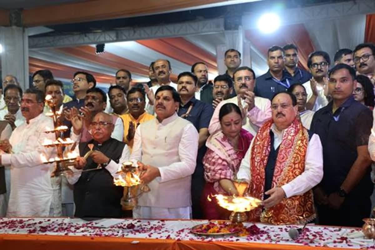 JP Nadda MP Visit: केंद्रीय मंत्री नड्डा और मुख्यमंत्री डॉ. यादव ने की मां नर्मदा की महाआरती, अभिषेक और दीपदान कर लिया आशीर्वाद