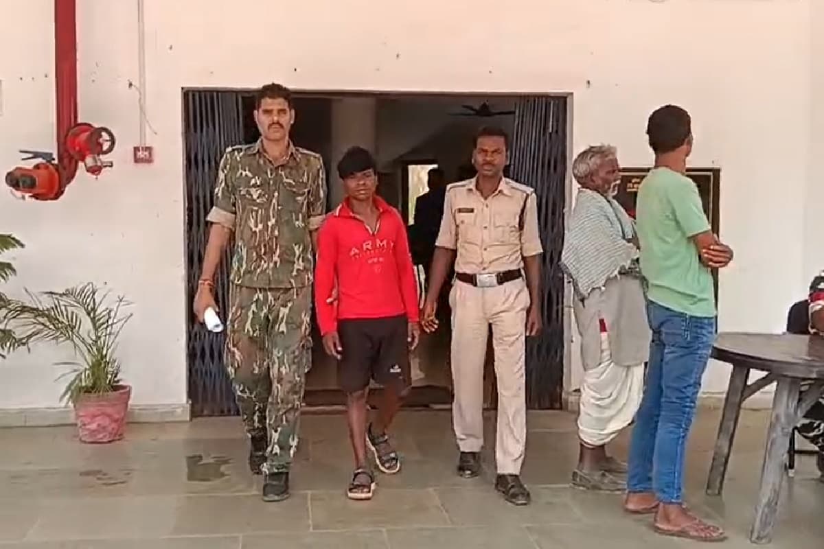 Balrampur Crime News: महिला से दुष्कर्म करने वाला आरोपी गिरफ्तार, खेत में ले जाकर दिया था वारदात को अंजाम