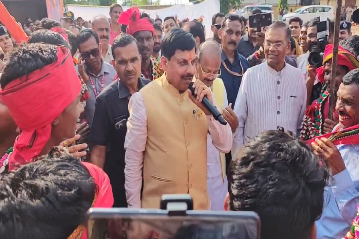 CM Mohan Yadav Video Viral: CM मोहन यादव का दिखा अनोखा अंदाज, गाया ‘गोविंदा आला रे’ गाना, जमकर थिरके लोग