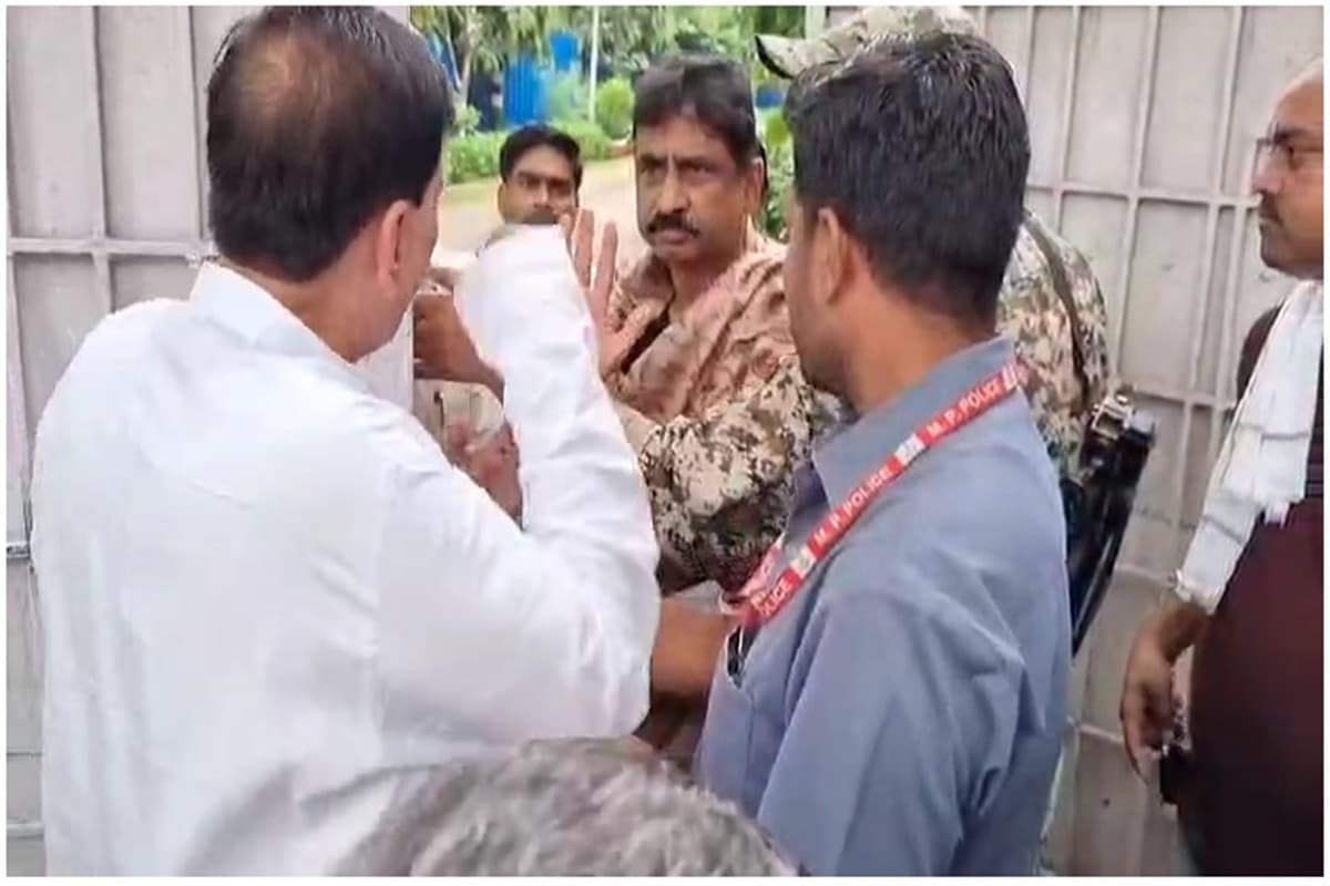 Bhind News: BJP विधायक ने कलेक्टर पर ताना मुक्का, नेता प्रतिपक्ष ने कहा- अब तो सत्ता पक्ष के विधायक भी करने लगे विरोध