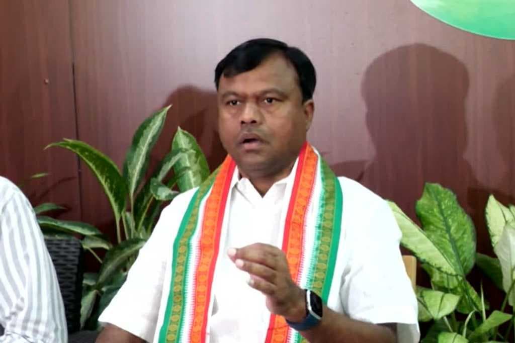 Raipur News: मस्जिदों में तिरंगा फहराने के आदेश पर तकरार, हर घर तिरंगा अभियान को बैज ने बताया प्रोपेगंडा, बीजेपी का बड़ा पलटवार