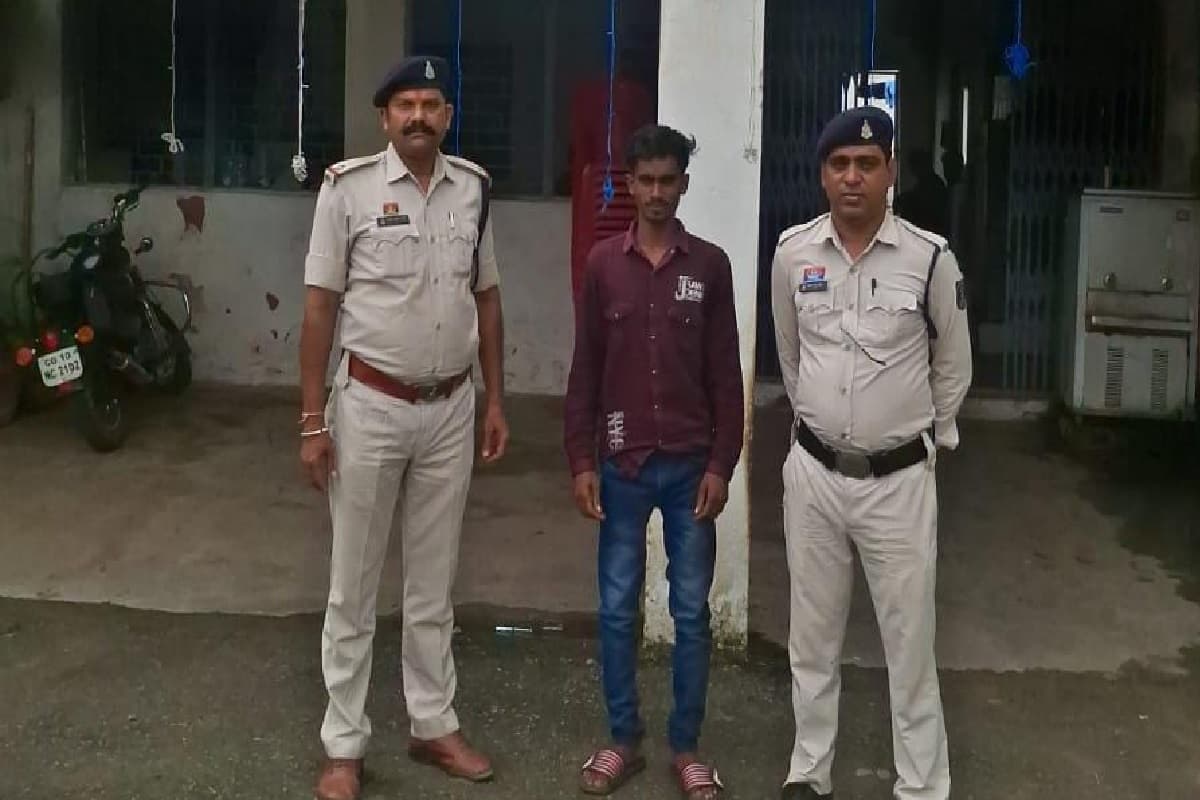 Janjgir-Champa Crime News: नाबालिग लड़की को शादी का झांसा देकर ले गया साथ, फिर किया दुष्कर्म, अब पुलिस के हत्थे चढ़ा आरोपी
