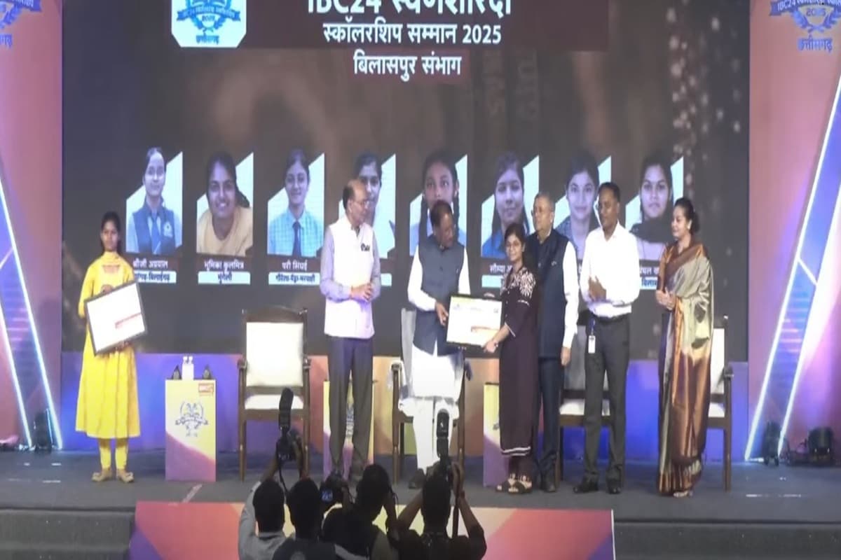 IBC24 Swarna Sharda Scholarship 2025: पढ़ाई में जुनून और लक्ष्य ने बदली तकदीर, खुशी देवांगन ने किया नाम रोशन, IBC24 ने स्वर्ण शारदा स्कॉलरशिप से किया सम्मान