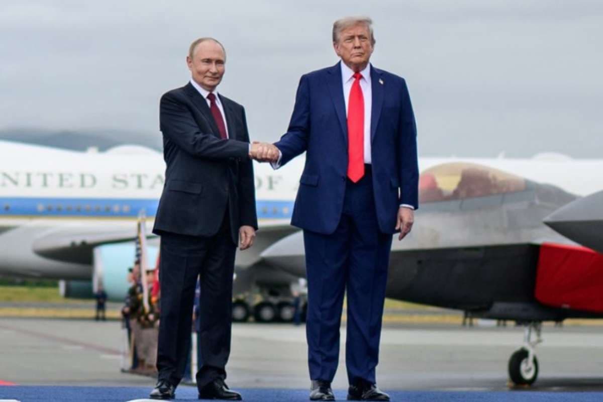 Trump Putin Meeting Alaska: लाख कोशिशों के बाद भी पुतीन को नहीं मना पाए ट्रंप, अमेरिकी राष्ट्रपति के सामने ही यूरोप को दे डाली चेतावनी