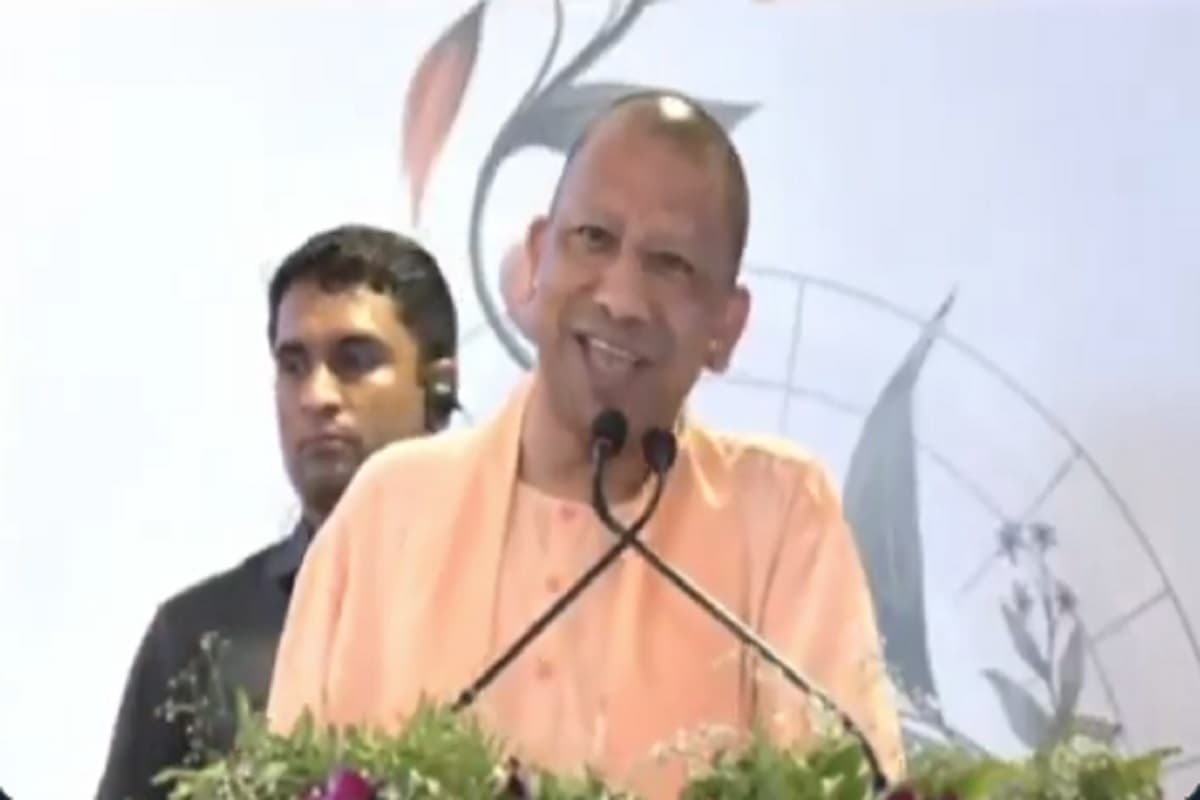 Gorakhpur News: ‘हमारे सांसद जी ने खुद ही अपने घर के सामने का अतिक्रमण हटा दिया’, CM योगी ने फिर ली बीजेपी MP रवि किशन की चुटकी