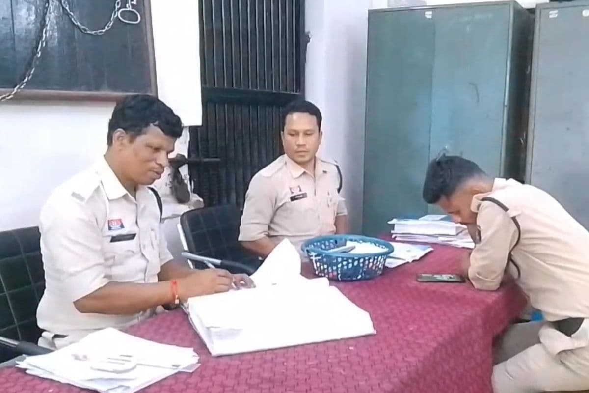 Bilaspur News: सुबह-सुबह खुली आंख… और गायब था हथियारों से भरा बैग! ट्रेन में कैसे हुई ITBP जवानों के साथ चोरी की बड़ी वारदात?