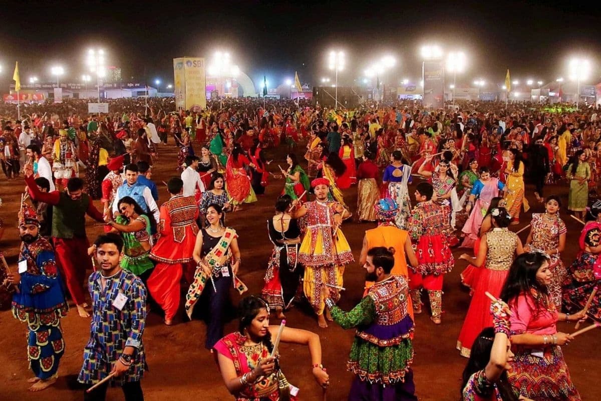 MP Garba 2025: संत समाज का नवरात्र गरबा को लेकर बड़ा फरमान, जिहादियों और अश्लीलता पर लगाया पूर्ण प्रतिबंध, आयोजनों से दूरी बनाने का ऐलान