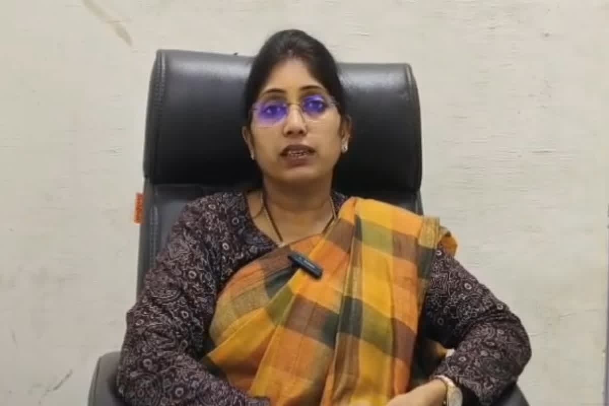 Sakti News: सोशल मीडिया पर CMHO के खिलाफ पोस्ट करना पड़ा भारी, RHO को जारी हुआ शो-कॉज नोटिस, जवाब के लिए 2 दिन का समय