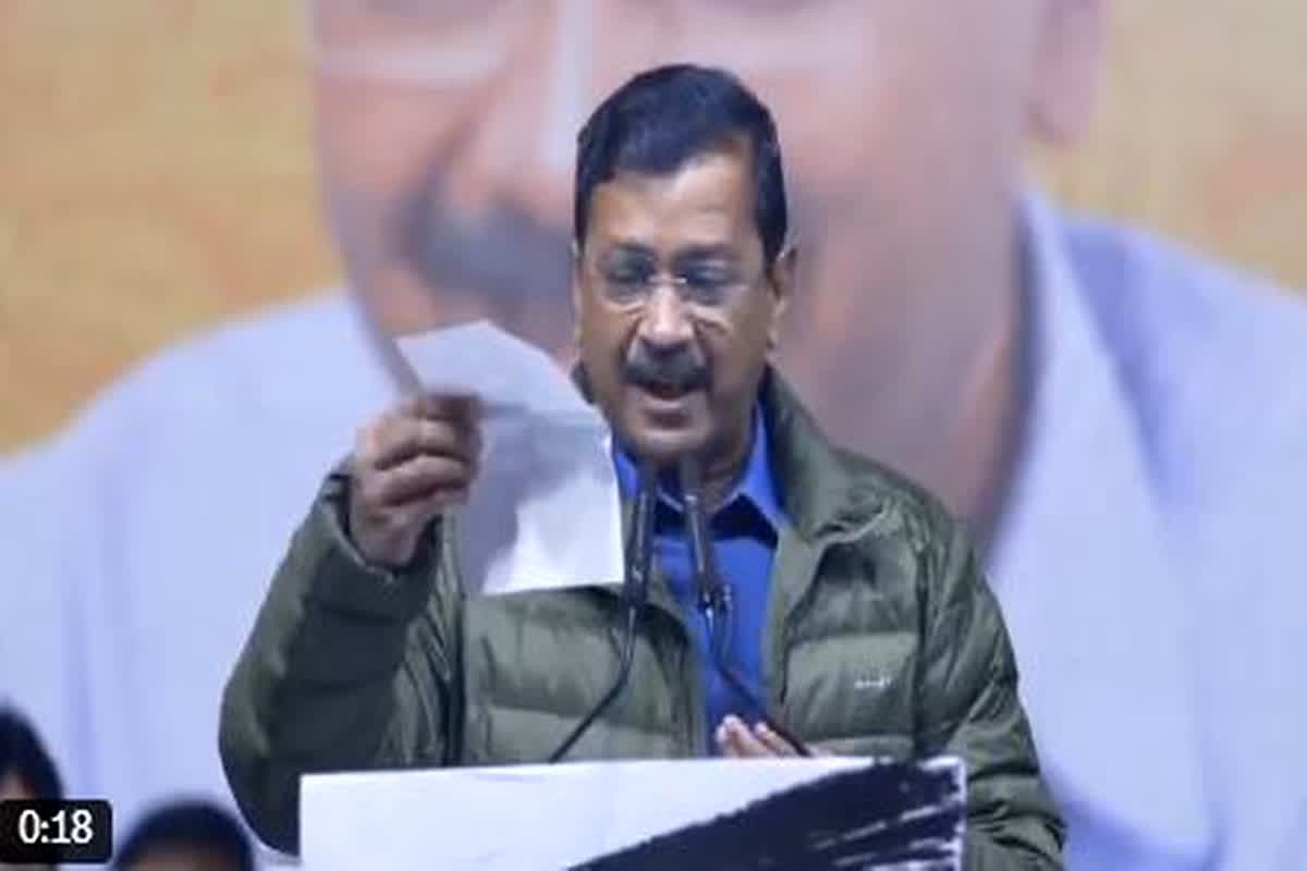 Arvind Kejriwal VIral Video: गालियां की लिस्ट तैयार करते हुए मोदी और केजरीवाल! पीएम मोदी के संबोधन के बाद सोशल मीडिया पर वायरल हुआ पूर्व सीएम का वीडियो, देखें आप भी