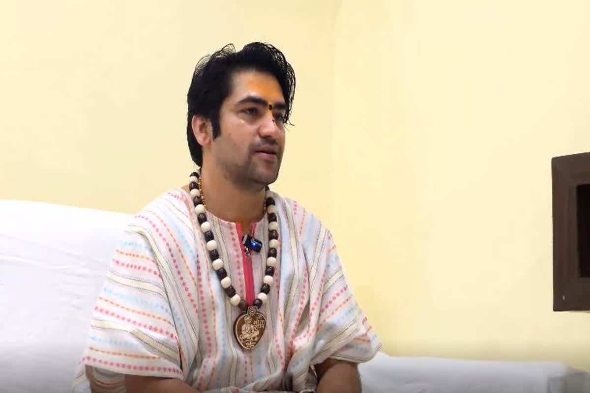 शह मात The Big Debate: धीरेंद्र शास्त्री का ‘संतान शास्त्र’!बागेश्वर बाबा के बयान पर शुरू हुई सियासत, कितने हिंदू परिवार करेंगे 4 बच्चों वाले बयान का समर्थन?