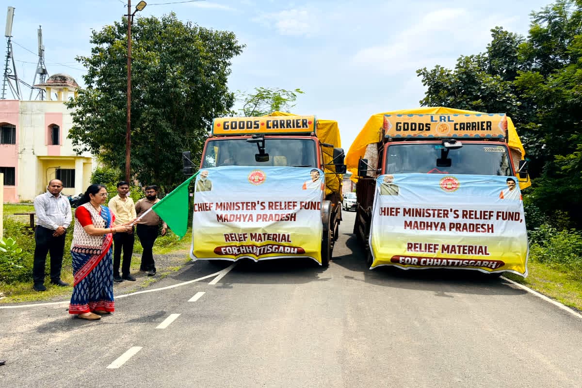 MP News: मुख्यमंत्री डॉ. मोहन यादव की छत्तीसगढ़ के बाढ़ पीड़ितों के लिए मानवीय पहल, बालाघाट से रवाना की गई 02 ट्रक राहत सामग्री
