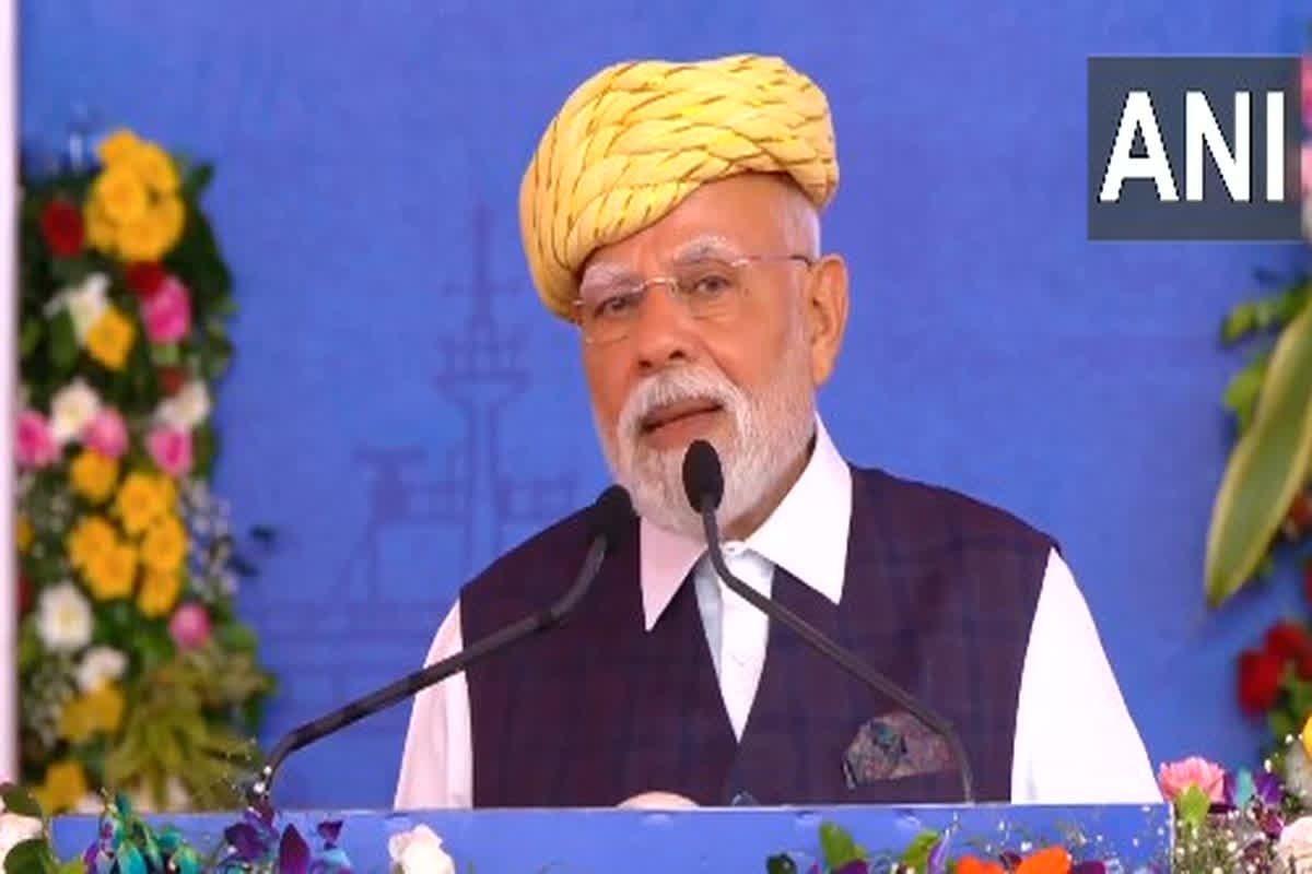 PM Modi Gujrat Visit: भावनगर में पीएम मोदी ने बताया कौन है भारत का सबसे बड़ा दुश्मन, जनसभा को संबोधित करते हुए कही बड़ी बात