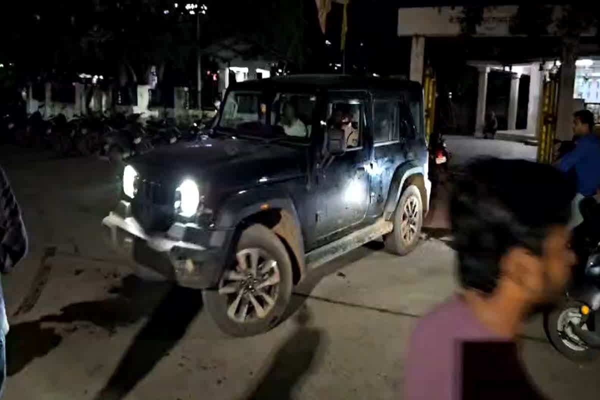 Rewa Road Accident News: तेज रफ्तार थार ने स्कूटी सवार परिवार को कुचला, एक की मौत, दो की हालत गंभीर