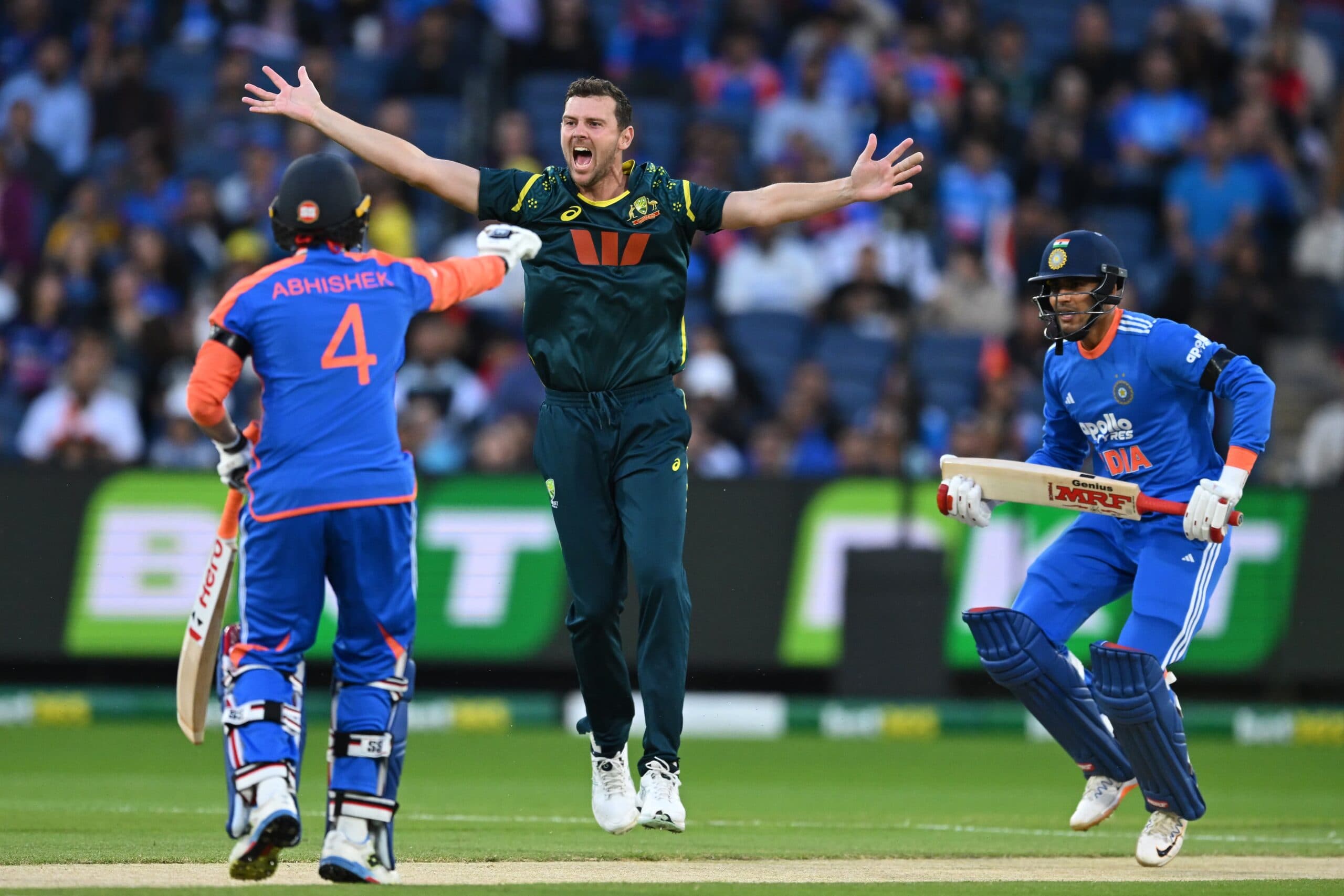 IND vs AUS T20 : काम न आई अभिषेक शर्मा की पारी, दूसरा टी-20 मैच 4 विकेट से हारा भारत, ऑस्ट्रेलिया महज इतने ओवर में चेज किया टारगेट