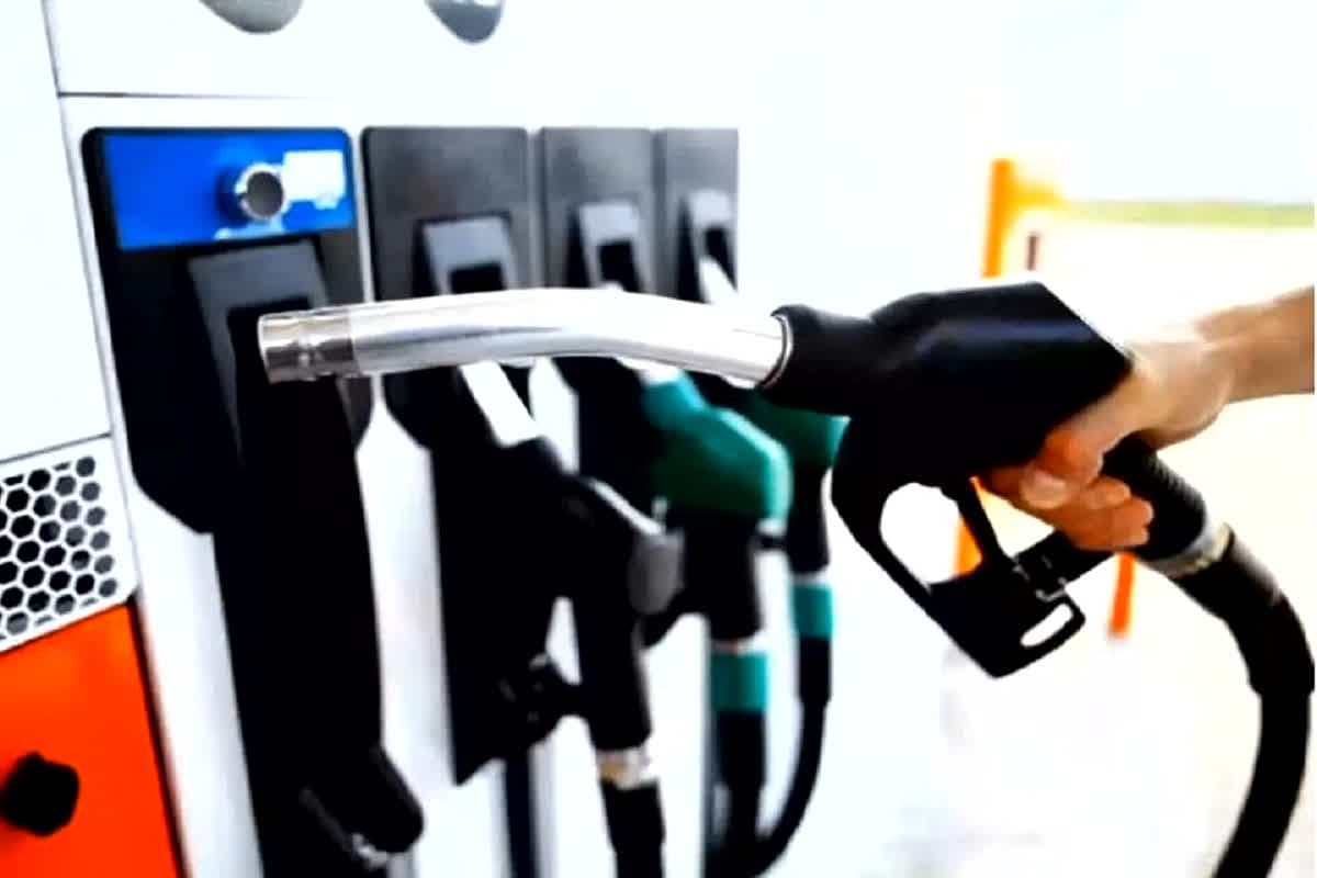 Petrol Diesel Price Today: बजट पर फिर पड़ेगा असर? 15 अक्टूबर को बदले पेट्रोल-डीजल के दाम, जानिए नई दरें शहर दर शहर