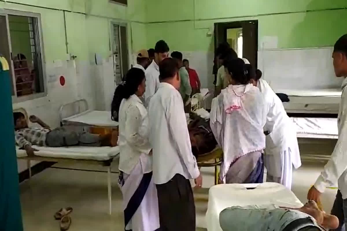 Mandla Road Accident News: आपस में टकराई दो तेज रफ्तार बाइक, 6 लोगों हुए घायल, तीन की हालत गंभीर