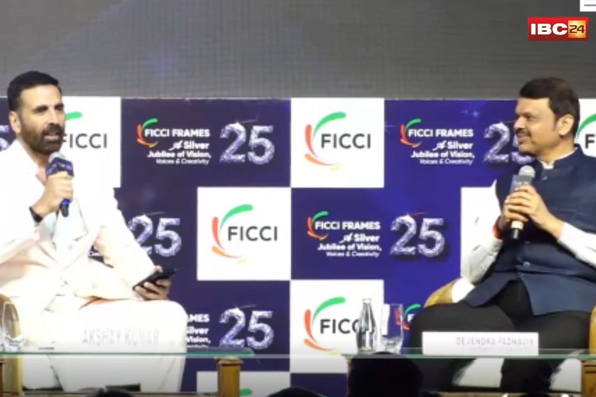 Akshay Kumar Interviews Devendra Fadnavis: अक्षय कुमार ने लिया सीएम देवेंद्र फडणनवीस का इंटरव्यू, पूछा संतरा छील कर खाते हैं या जूस बनाकर…सीएम ने कहा…