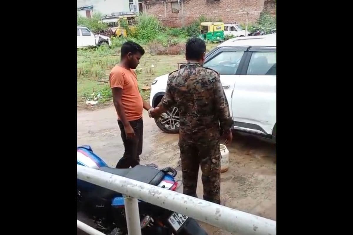 Bhind News: वाह दरोगा जी, खून से लथपथ पीड़ित को कार धुलने तक बिठाकर रखा, कार भी भाई से धुलवाई..! आखिर क्या है पूरा मामला ?
