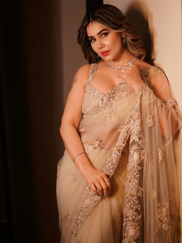 Kangna Sharma Hot Pics: साड़ी में कंगना ने बढ़ाया सोशल मीडिया का पारा, तस्वीरें हो रही जमकर वायरल