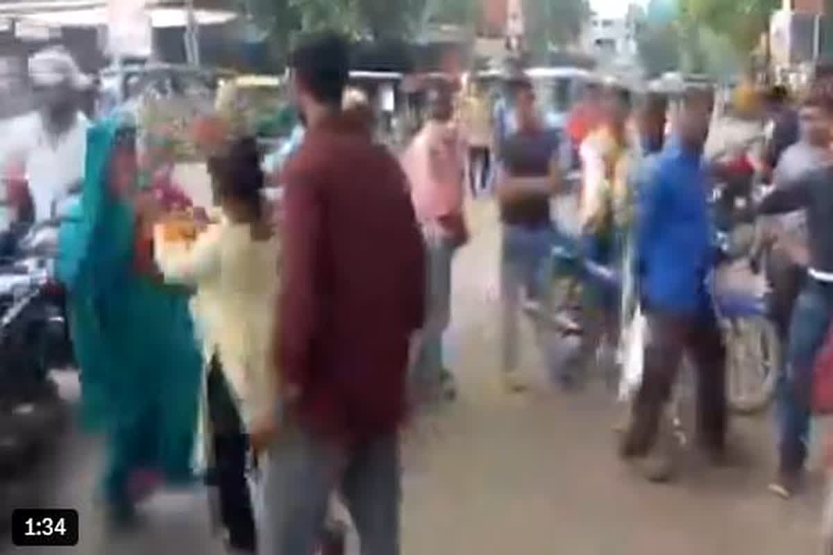 Kanpur Viral Video: प्रेमिका के साथ होटल में ऐसा काम कर रहा था पति, तभी आ धमकी पत्नी, गुस्साई महिला ने उठाया ये कदम
