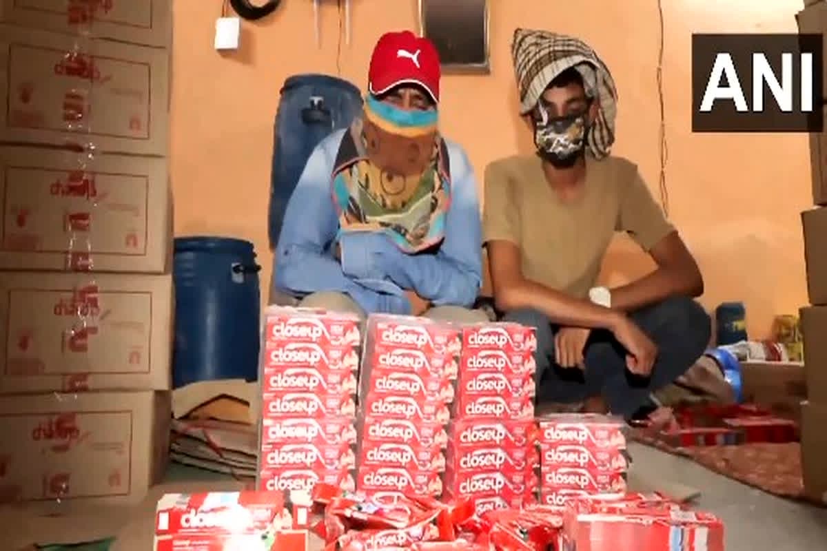 Delhi Crime News: गोदाम में नकली टूथपेस्ट की भरमार देख उड़े पुलिस के होश, 25000 ट्यूब्स और कच्चे माल के साथ मास्टरमाइंड गिरफ्तार