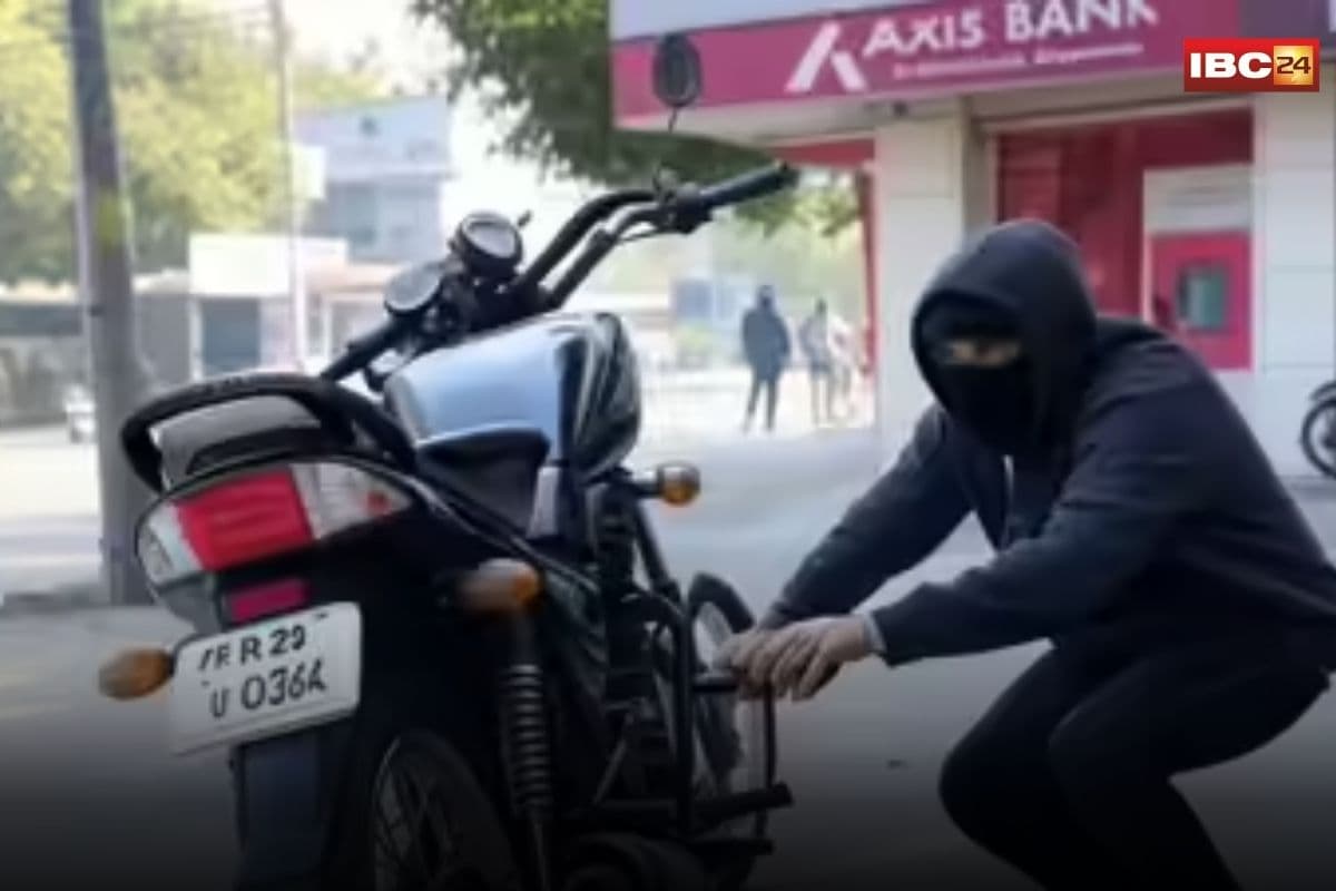 Maihar News: मैहर में दिनदहाड़े घर के सामने से उड़ाई गई मोटरसाइकिल, सीसीटीवी में कैद हुई वारदात, वीडियो देखकर भौंचक्के रह गए लोग…