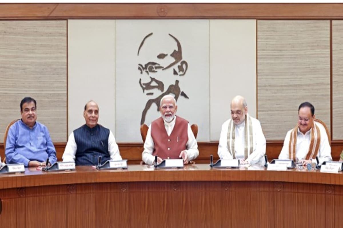 8th Pay Commission: केंद्र ने आठवें वेतन आयोग को दी मंजूरी, 50 लाख कर्मचारियों को मोदी कैबिनेट का बड़ा तोहफा