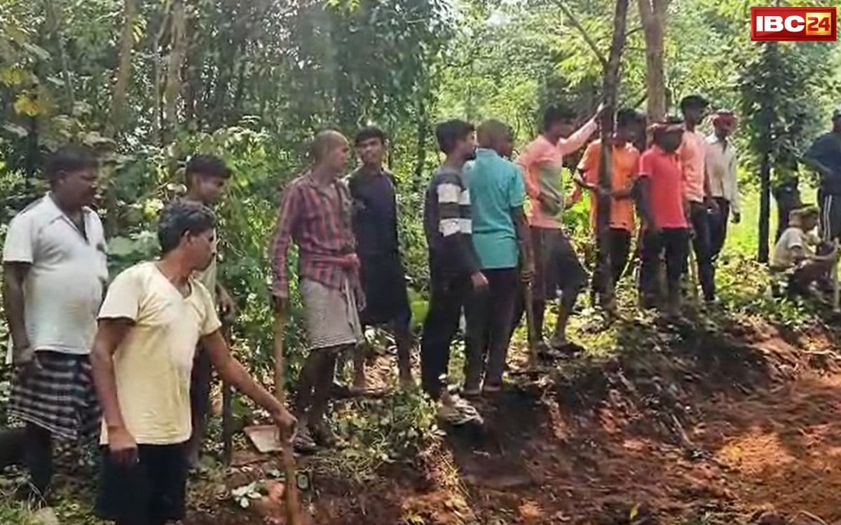 Pakhanjur News: जब सरकार ने मुंह मोड़ा, तो गांव वालों ने थामा फावड़ा…कांकेर में टूटी उम्मीदों के बीच ग्रामीणों ने किया कुछ ऐसा, दंग रह गए सब के सब…