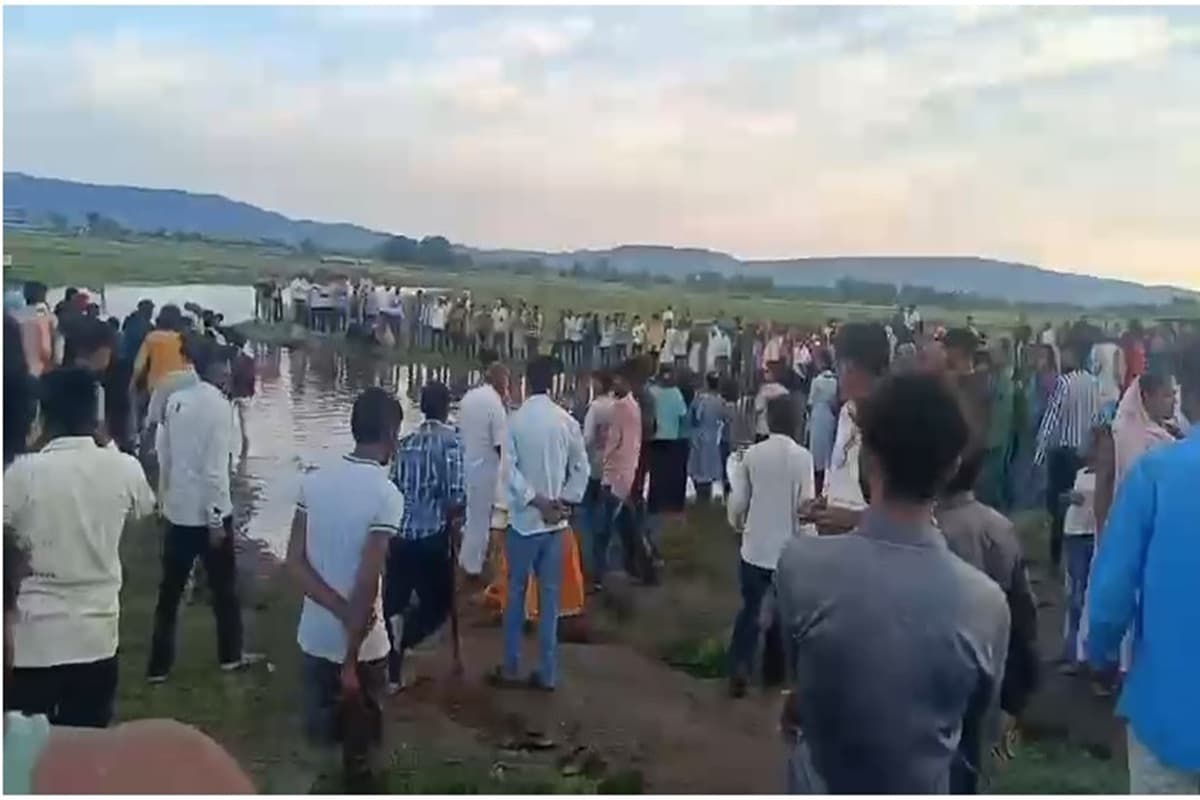Khandwa News: दुर्गा विसर्जन के दौरान ट्रैक्टर ट्राली पलटने से 11 लोगों की मौत, CM मोहन यादव ने जताया दुख, मुआवजे का किया ऐलान