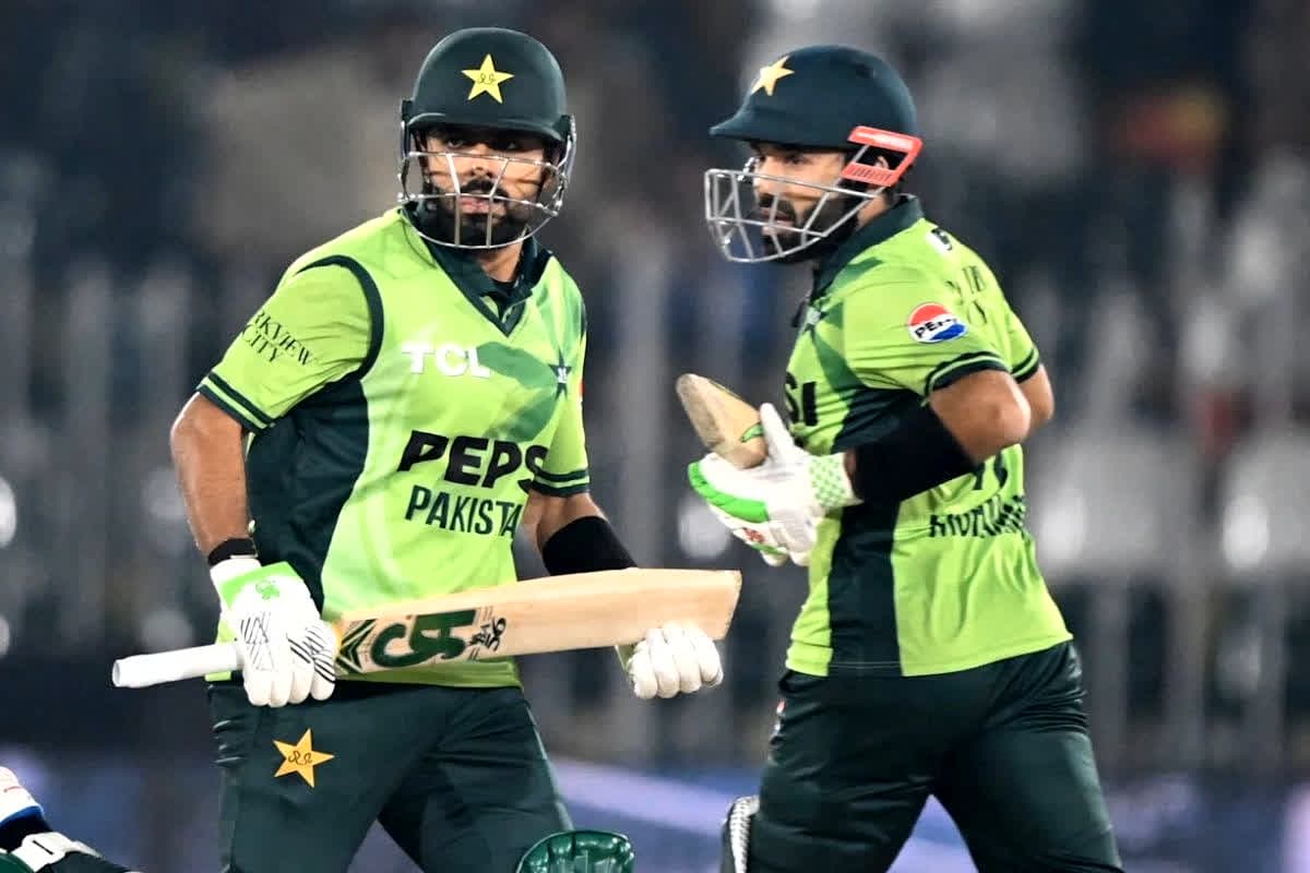 Babar Azam: पाकिस्तानी बल्लेबाज ने मैदान पर की शर्मनाक हरकत! ICC ने लिया बड़ा एक्शन, मैच फीस में हुई भरी-भरकम कटौती, भविष्य में हो सकता है बैन