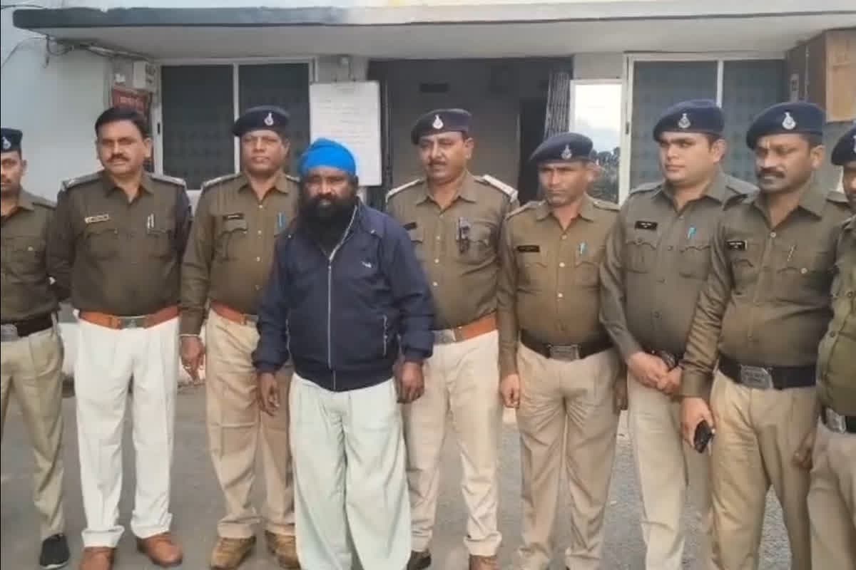 Khargone Crime News: 25 केस, 3 राज्यों में तलाश… आखिरकार पकड़ा गया मोस्ट वांटेड आरोप, हथियारों का जखीरा भी बरामद, खुलासा सुनकर दंग रह जाएंगे
