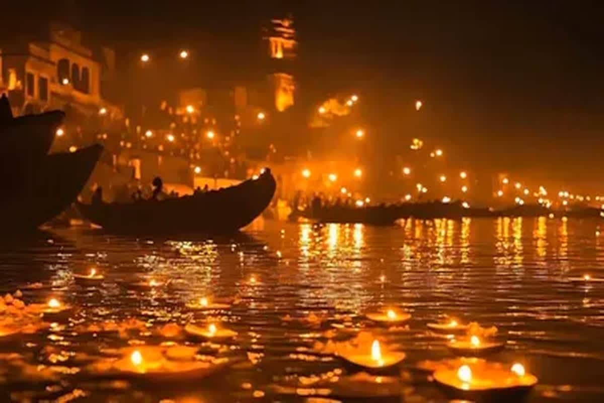 Dev Deepawali 2025: देव दिवाली पर बन रहा ये खास योग, इन पर जमकर बरसेगी मां लक्ष्मी की कृपा, घर पर जरूर करें ये उपाय