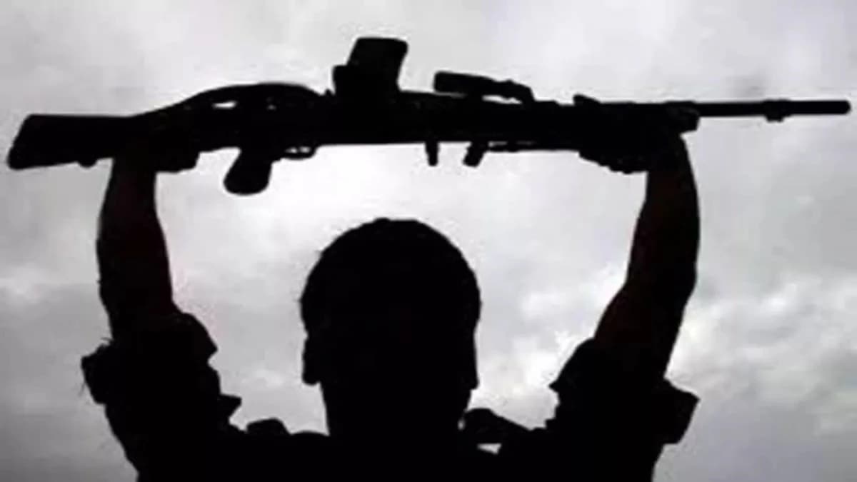 Naxali Surrender News: पड़ा सुरक्षाबलों का दबाव तो टूटी नक्सलियों की कमर, अब यहां 15 माओवादियों ने किया सरेंडर, संगठन ने 3 राज्यों के मुख्यमंत्रियों से आज ही लगाई थी ये गुहार