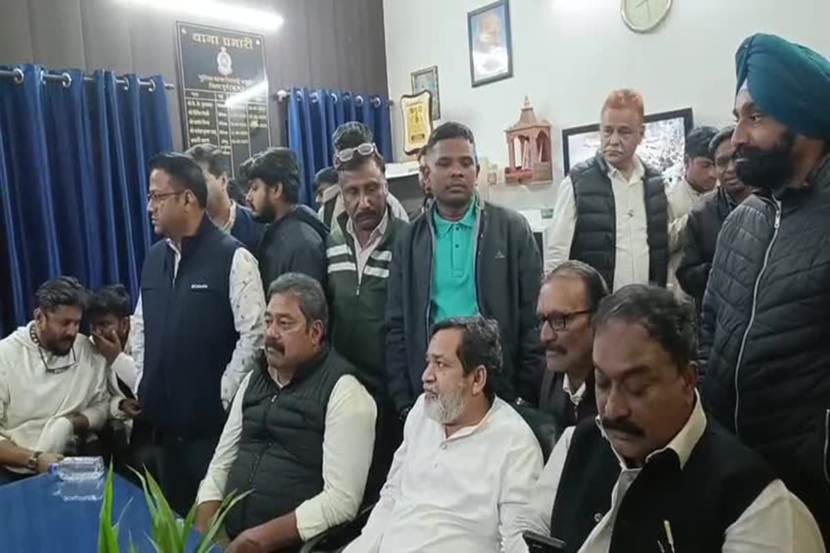 Bhilai News: भिलाई में थाने के बाहर कांग्रेस का हंगामा, पूर्व CM भूपेश बघेल की गिरफ्तारी को लेकर पूछे सवाल पर बवाल