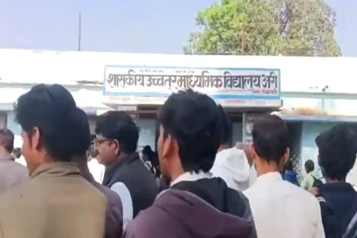 Seoni News: यहां के स्कूल में जबरदस्ती लगवाए गए ‘अल्लाह-हू-अकबर’ के नारे, गीतापाठ के बाद प्रिसिंपल ने हिंदू छात्रों को किया मजबूर, बवाल के बाद अब DEO ने लिया ये बड़ा एक्शन