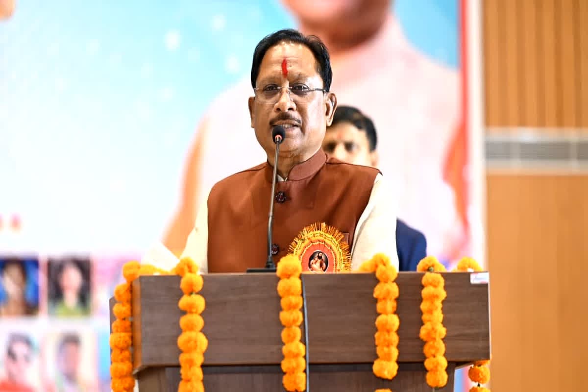 CG Naxal Surrender: नक्सलवाद मुक्त छत्तीसगढ़ का सपना साकार, 10 माओवादी कैडरों ने किया आत्मसमर्पण, सीएम साय ने कहा- सम्मान, सुरक्षा और आजीविका की गारंटी
