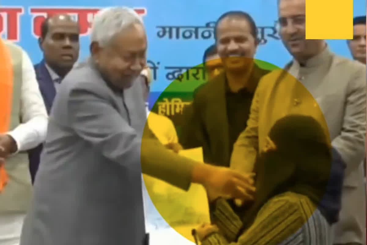 CM Nitish Kumar Viral Video: मुख्यमंत्री ने भरे मंच में मुस्लिम महिला डॉक्टर का खींचा हिजाब, सोशल मीडिया पर वीडियो वायरल, विपक्ष ने कह दी ये बड़ी बात