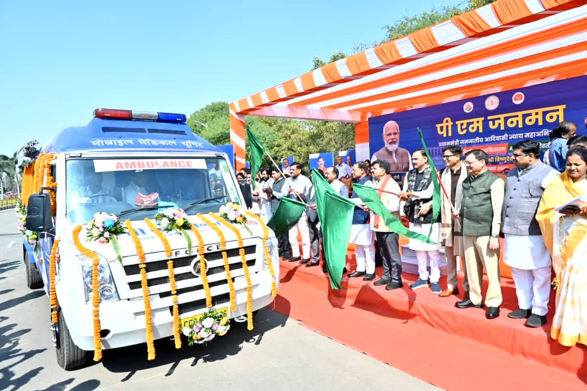 Chhattisgarh News: दूरस्थ आदिवासी अंचलों को स्वास्थ्य की नई राह, मुख्यमंत्री विष्णुदेव साय ने 57 मोबाइल मेडिकल यूनिट वाहनों को दिखाई हरी झंडी