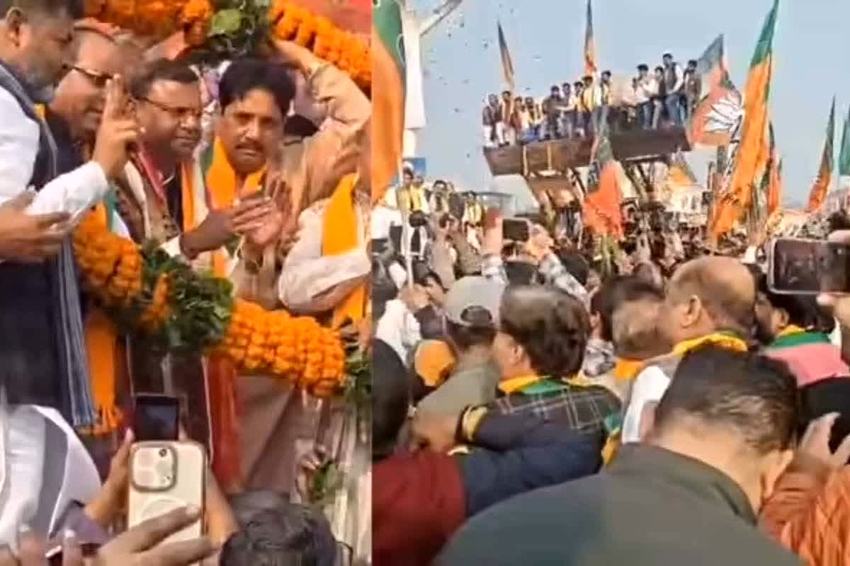 Ghaziabad BJP Leader 50000 Lost : कार्यक्रम के दौरान भाजपा नेता की 50 हजार की गड्डी पार! मंच से की वापस करने की अपील / Image: UP BJP X
