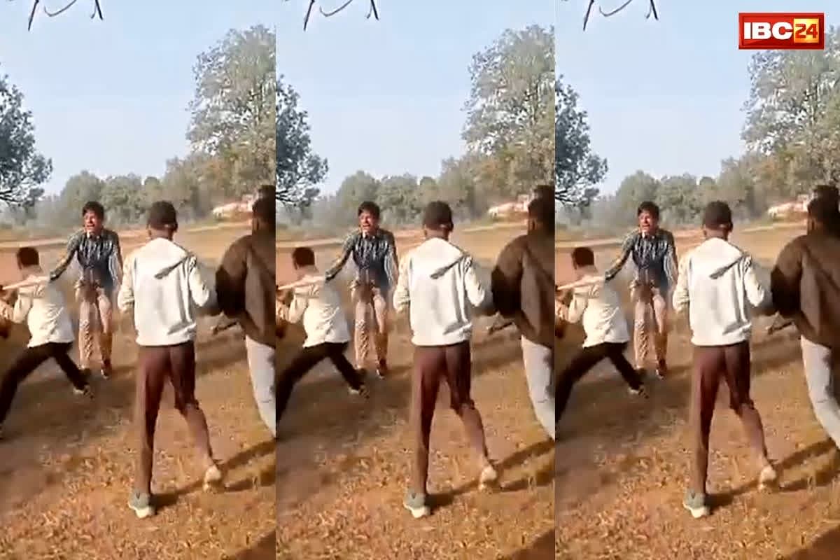 Jabalpur Students Viral : शिकायत करना पड़ा भारी! सरेआम बीच सड़क छात्र को घुटनों के बल बैठकर किया ऐसा काम, जानिए क्या था ये पूरा माजरा?