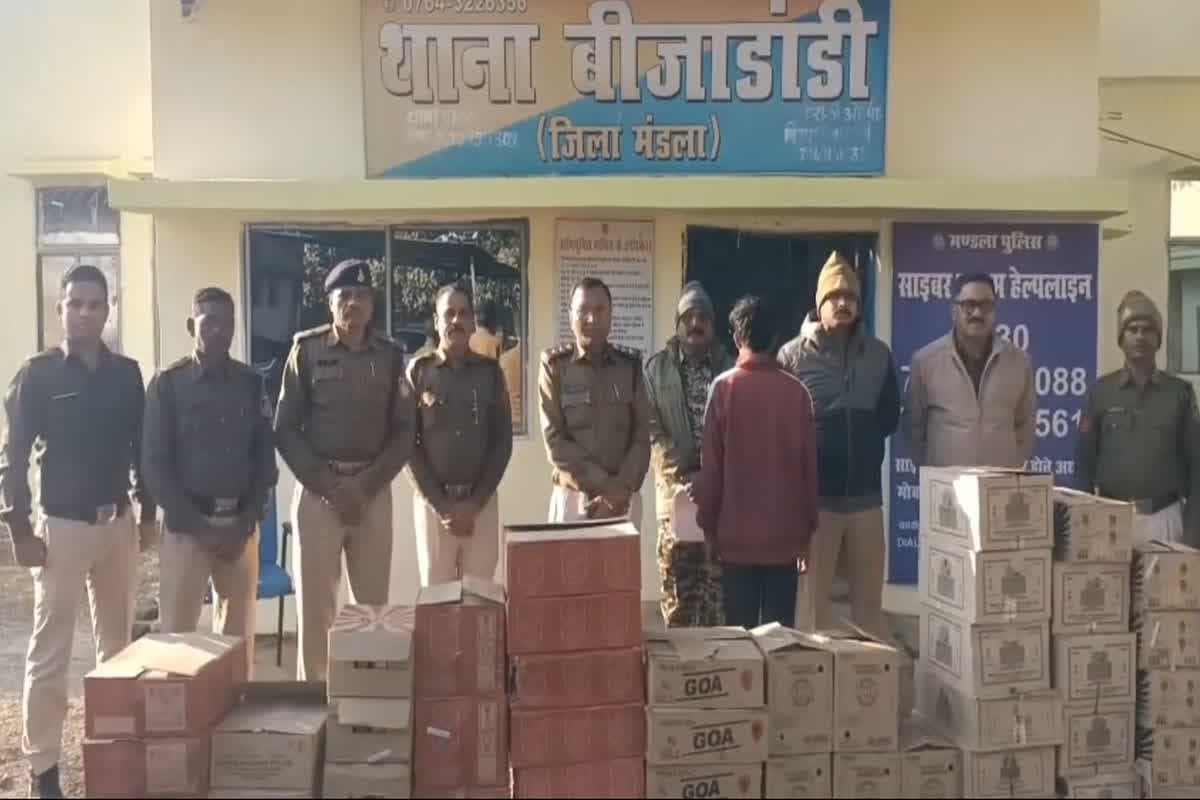 Mandala Illegal liquor: एक कॉल और सपनों पर फिरा पानी! पुलिस की घेराबंदी में फंसी कार, छिपा था ऐसा राज जिसे देखकर पुलिस भी रह गई दंग