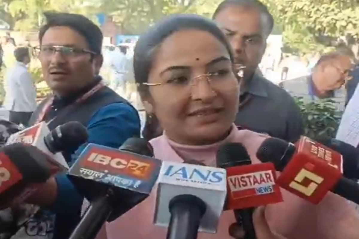 Pratima Bagri on Brother’s Arresting: सब दीदी बोलते हैं..’ गांजा तस्करी में गिरफ्तार हुआ भाई तो मंत्री ने झाड़ा पल्ला, मीडिया के सवालों से हुई असहज, देखें ये वीडियो