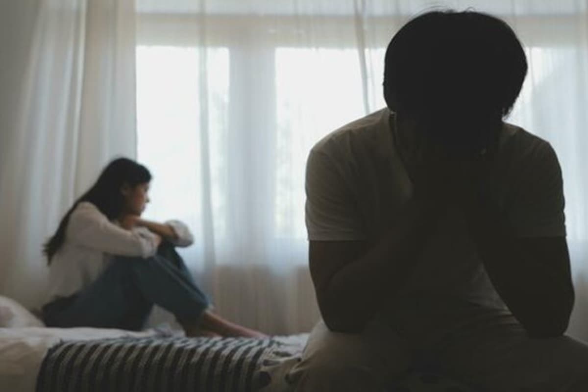 Marriage conflict: पति ने 2 साल से नहीं बनाया शारीरिक संबंध, बिस्तर पर पहुंचते ही साध लेता है चुप्पी, महिला ने बताई आप बीती