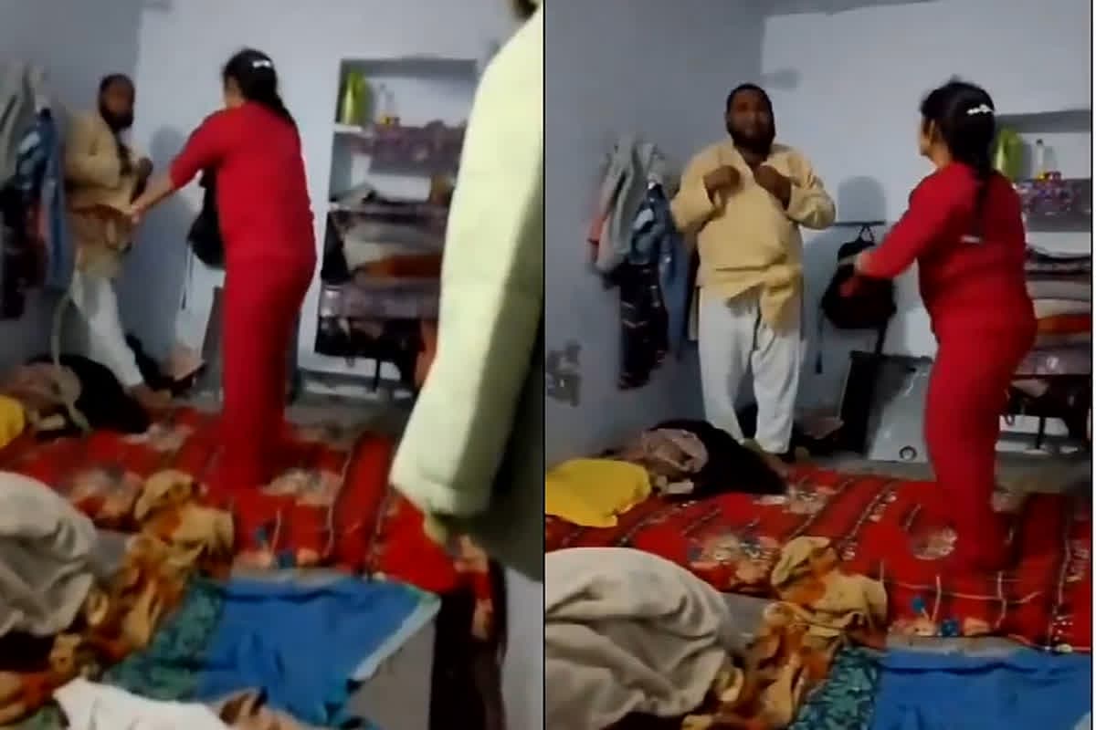 Amethi me Mahila ne Maulana ko Pita: मेरी बेटी के मुंह पर कपड़ा भरकर रेप किया…महिला ने मौलाना पर बरसाए कोड़े, रोते हुए पीड़िता की मां से रहम की भीख मांगने लगा आरोपी, देखिए वीडियो