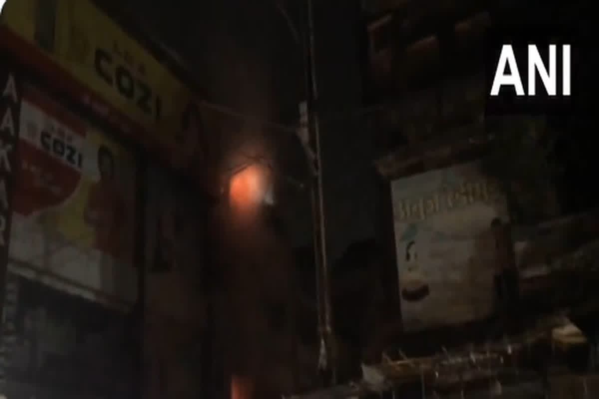 Jabalpur Fire News: कमजोर दिल वाले न पढ़ें ये खबर, एमपी के जबलपुर के इस व्यस्त इलाके में लगी भीषण आग, आगे जो हुआ…