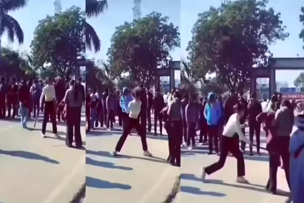 Meerut Viral Video: परीक्षा के बाद कॉलेज के बाहर खुलेआम ऐसा काम कर रहे थे दो छात्राएं, किसी ने वीडियो बनाकर कर दिया वायरल