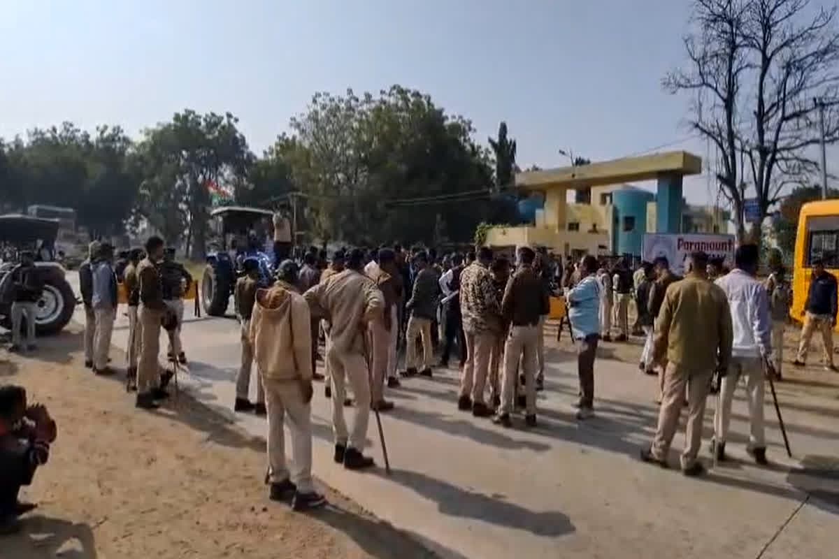 Kisan Maha Kumbh In Khargone: एक बार फिर शुरू हुआ किसानों का आंदोलन, अन्नदाताओं ने नेशनल हाइवे को किया जाम, कर रहे ये बड़ी मांग