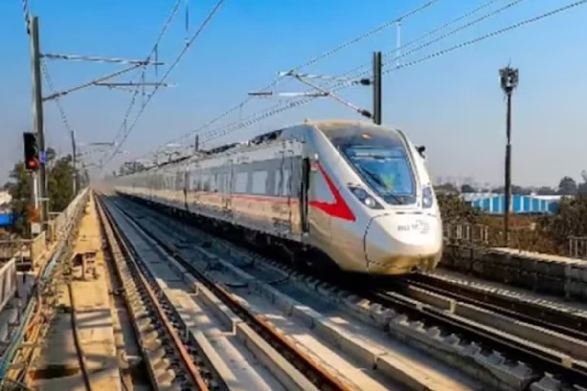 Ghaziabad News: नमो भारत ट्रेन में ‘अश्लील हरकत’ का वीडियो वायरल, युवक-युवती पर मामला दर्ज